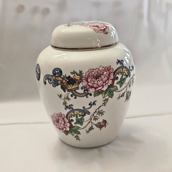 Gorgeous "Chelsea Manor" ginger jar by Crown Staffordshire - Picture 2 of 12